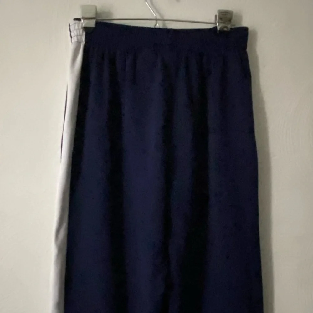 Nike Pants Women’s Size Large Stretch Side Zip‎ Pant Leg Blue Pull On Has Stain